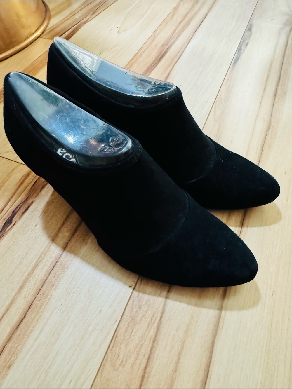 Ecco Black Suede Pointed Toe Low ankle Booties